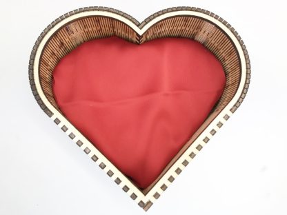 Cofanetto Portagioie Artigianale da 150 mm a Forma di Cuore con Nome in Rilievo e Cuscino in Raso Rosso - immagine 5